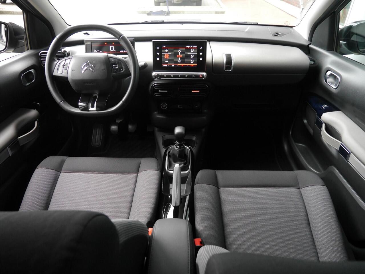 Citroen C4 CACTUS 1.2 PureTech Feel | Achteruitrijcamera | Keyless entry en start | Navigaitie | Trekhaak | Climate control | Cruise control