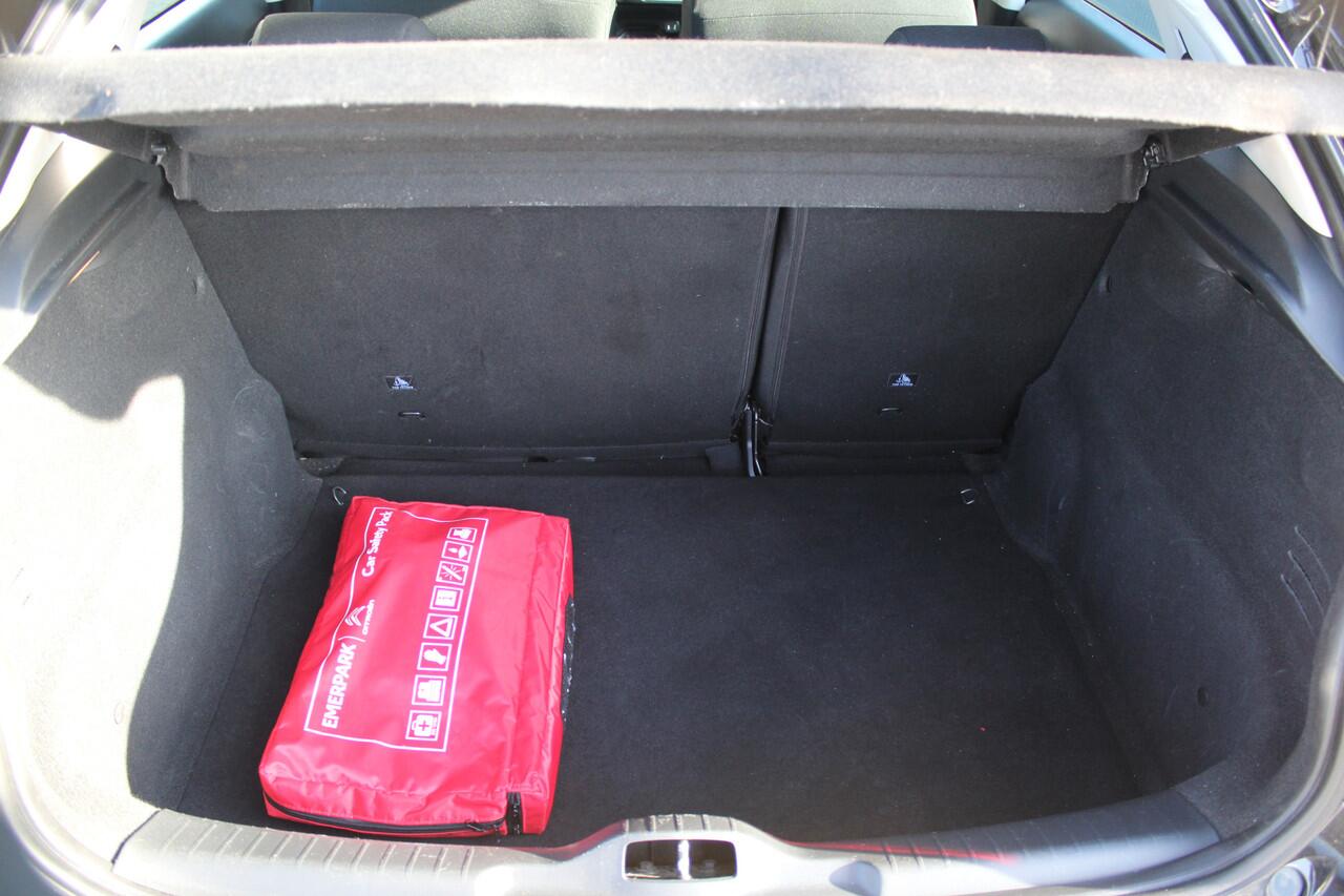 Citroen C4 CACTUS 1.2 PureTech Business | Incl. 12 maanden garantie | Heeft nieuwe distributieriem! | Trekhaak | Dab+ | Navigatie | Cruise control | Airco | Isofix | Apple carplay | Parkeersensoren |