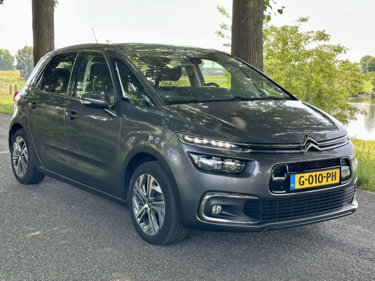 Citroen C4 SpaceTourer 1.2 PureTech Shine | Navigatie | Carplay | Trekhaak | Camera