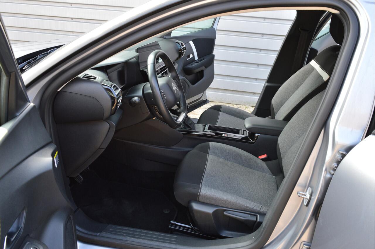 Citroen C4 1.2 Puretech Feel O.a: Distributie vernieuwd, Afn. trekhaak, Full Led, PDC, Dab, Cruise, Navi, Etc... Rijklaar! All-in prijs!