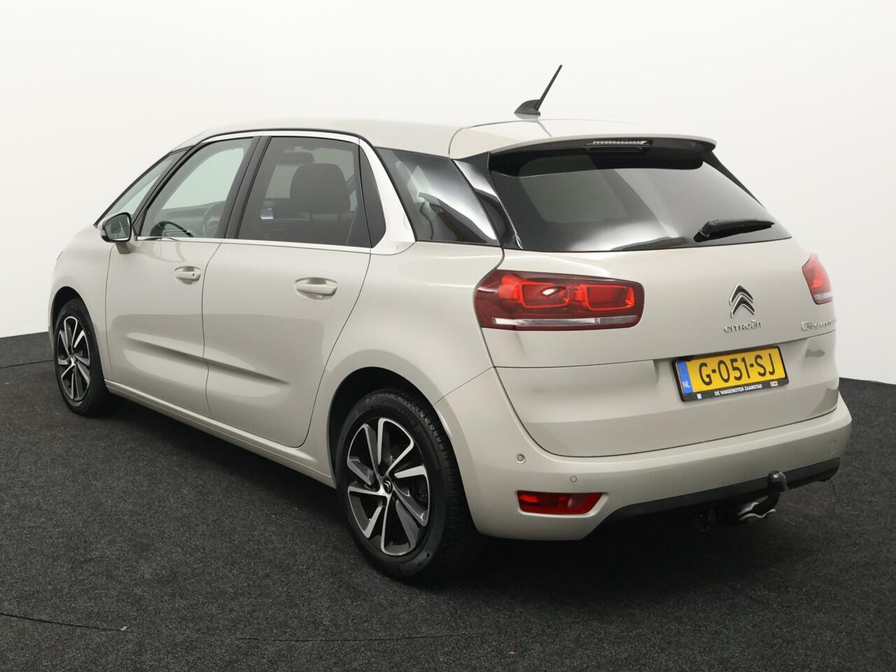 Citroen C4 SpaceTourer 1.2 PureTech Shine Airco (auto), Apple carplay/Android Auto, Cruise control, bots waarschuwing systeem, dodehoek detector, parkeersensoren voor/achter, spraakbediening, verkeersbord detectie, Vermoeidheids herk Ben je op zoek naar een ruime, c