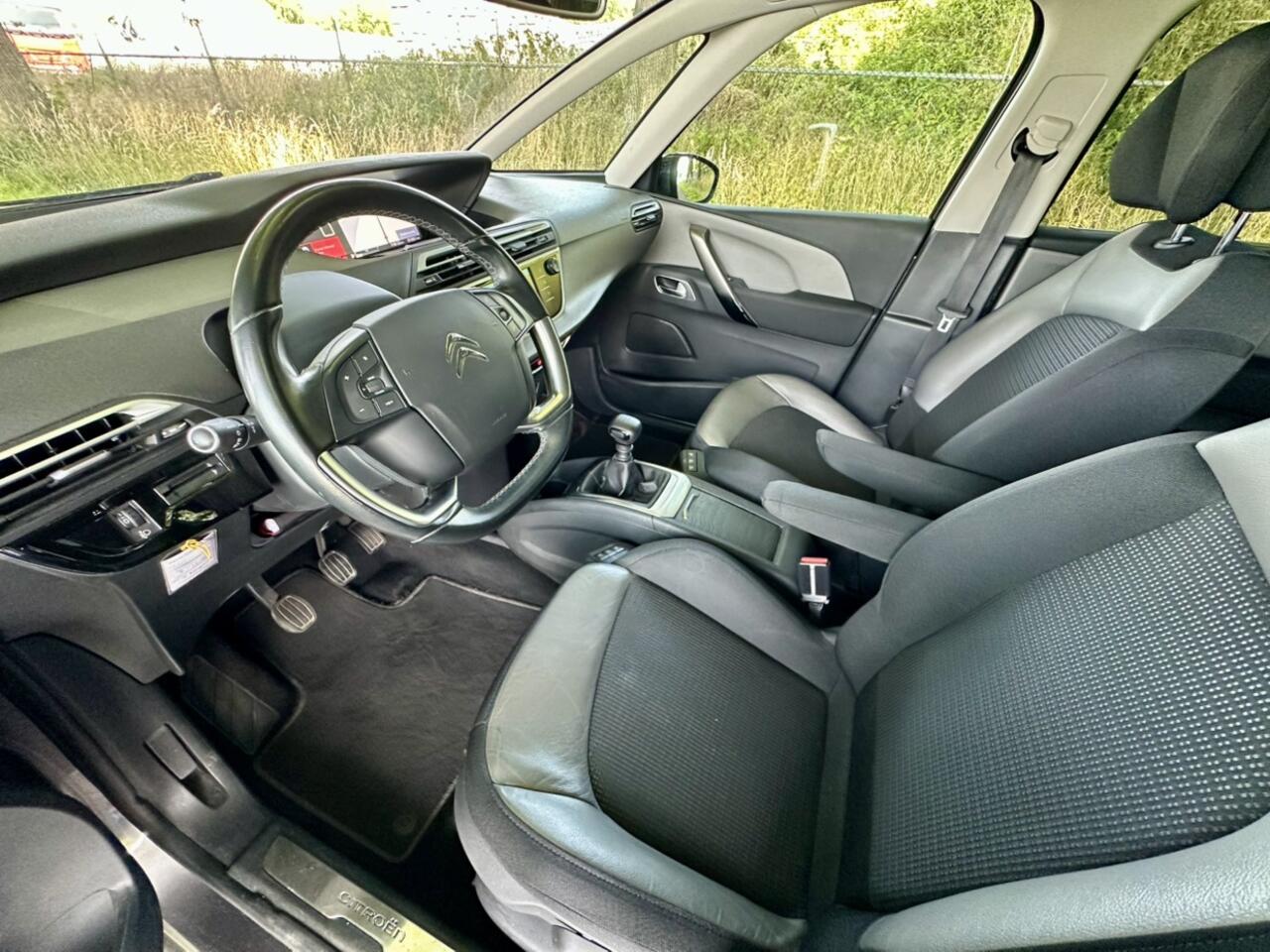 Citroen C4 SpaceTourer 1.2 PureTech Shine | Navigatie | Carplay | Trekhaak | Camera