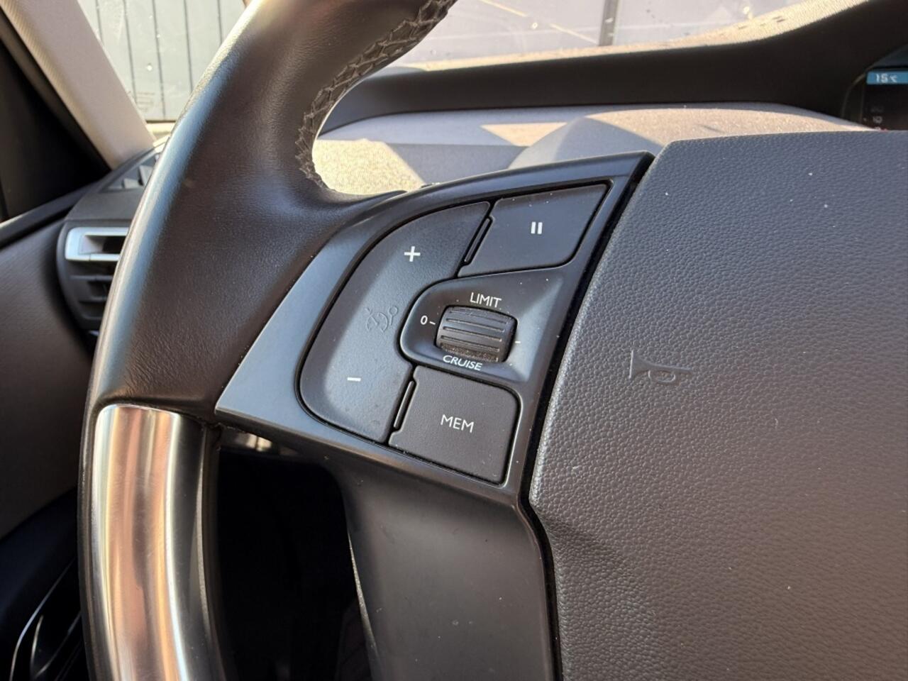 Citroen C4 1.2 PureTech Shine | Carplay | Trekhaak | Camera