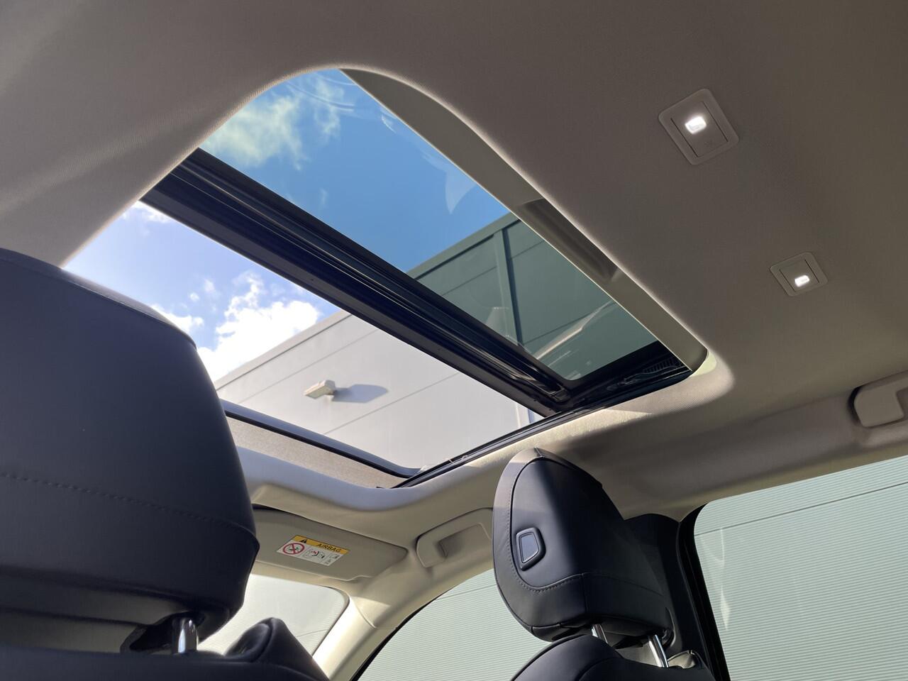 Citroen C5 X 225pk Hybrid Shine Pack (Elektrisch Schuifdak - Leder incl verwarming/geheugen - HiFi - Elektrische Klep - 360gr Camera - Adaptieve Cruise Controle - Keyless Entry - Headup - LED - Stuurwielverwarming)