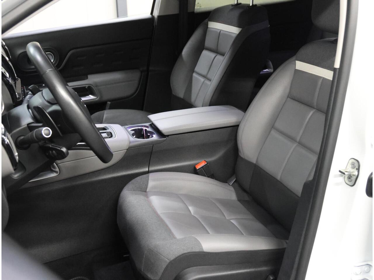 Citroen C5 Aircross 1.6 Plug-in Hybrid 225PK Shine | AppleCarPlay/AndroidAuto | Stof/Lederen Bekleding | StoelVerwarming | Cruise Control | Camera | Keyless Start | LED | Elektrische Klep | Isofix | Privacy Glass |