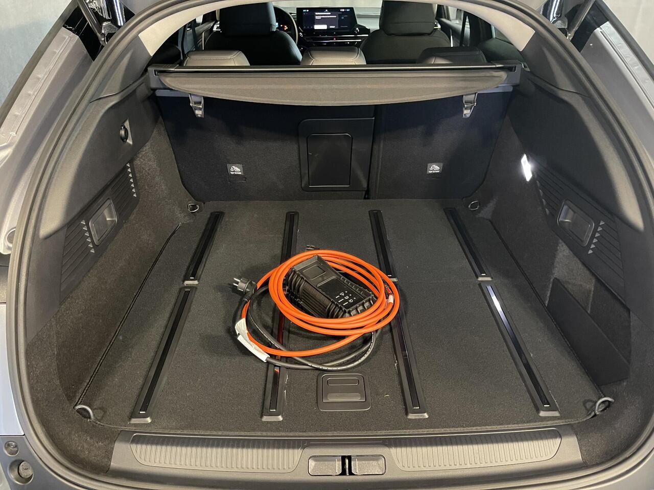 Citroen C5 X 1.6 Plug-in Hybrid Shine 19''/Leder/Dodehoek/Head-up display/Keyless/Stuur+stoelverwarming/Voorruitverwarming/DAB+/Camera