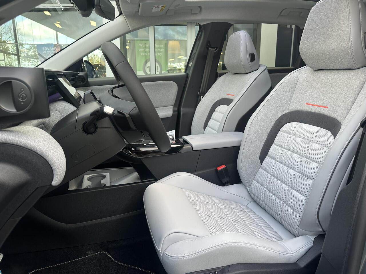 Citroen C5 Aircross 1.2 Hybrid 145 Max | Comfort Seats | Adaptive Cruise Control | Climate Control | Parkeercamera/-sensoren | Panoramadak | PHC onderstel | Appel Carplay/Android Auto | Full LED | Elektrische kofferbak | Stoelverwarming/-massage | Head-Up Display | 