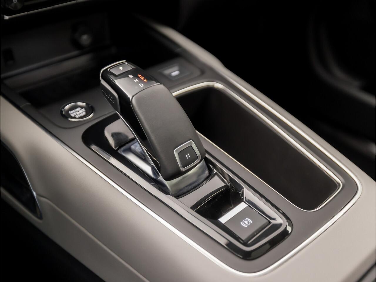 Citroen C5 Aircross 1.2 PureTech Sport Automaat (PANORAMADAK, APPLE CARPLAY, GROOT NAVI, 360 CAMERA, LEDER, SPORTSTOELEN, STOELVERWARMING, GETINT GLAS, ADAPTIVE CRUISE, ELEK ACHTERKLEP, NIEUWSTAAT)