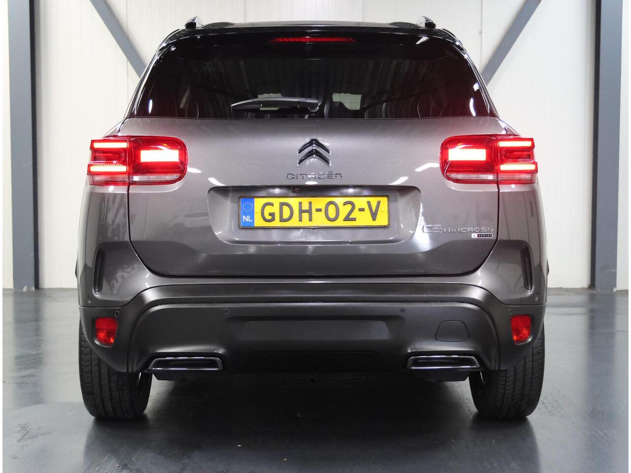 Citroen C5 Aircross 1.2 Hybrid 145PK ë-Series | AppleCarPlay/AndroidAuto | Camera | Cruise Control | 19''LMV | Stoelverwarming | Navigatie | Isofix | Privacy Glass | Two-Tone | Parkeersensoren |