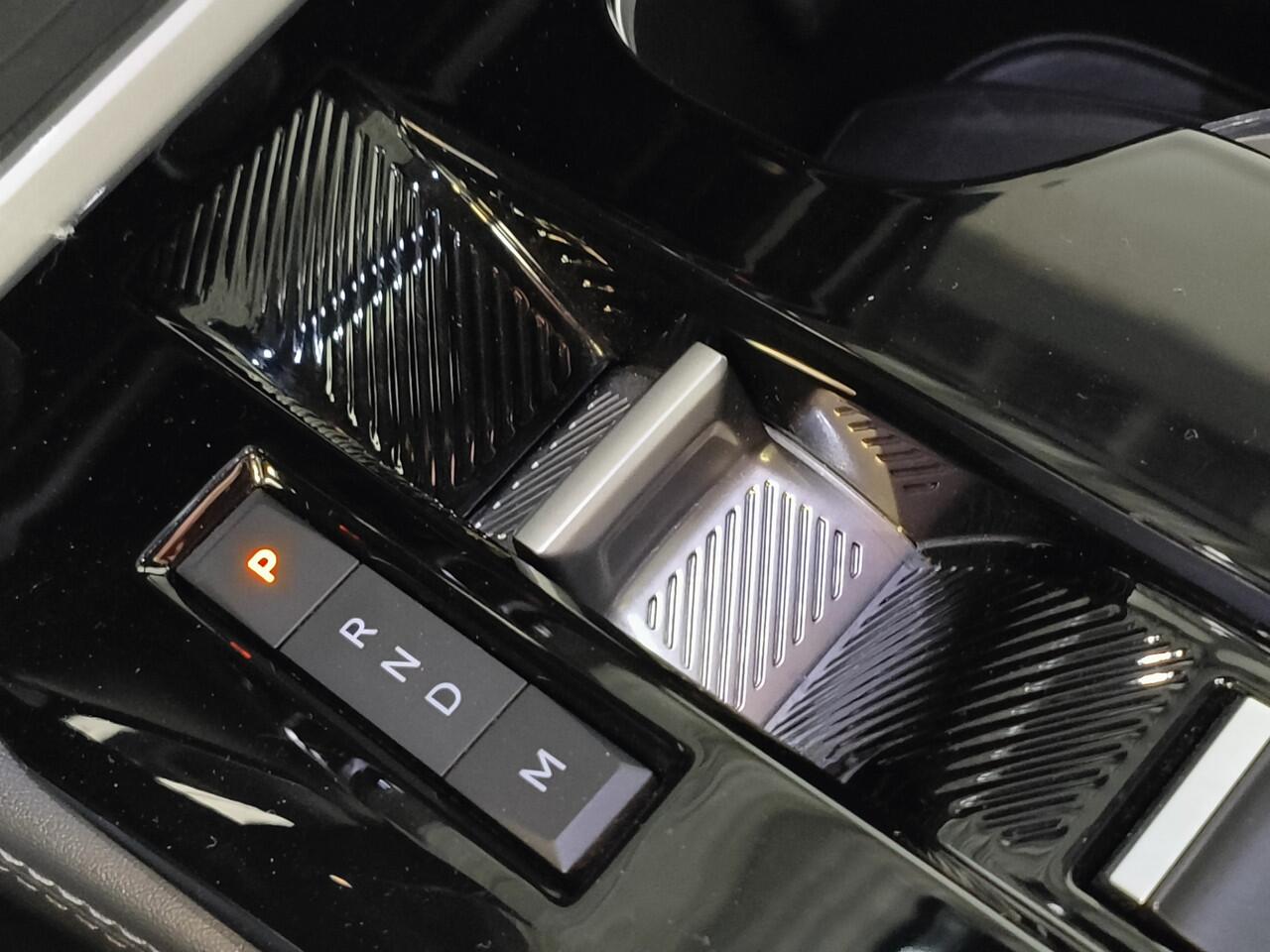 Citroen C5 X 1.2 PureTech 130 PK Business AUTOMAAT uit 2023 Rijklaar + 12 maanden Bovag-garantie Henk Jongen Auto's in Helmond, al 50 jaar service zoals 't hoort!