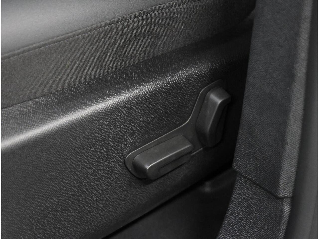 Citroen C5 Aircross 1.6 Plug-in Hybrid 225PK Shine | AppleCarPlay/AndroidAuto | Lederen Bekleding | Cruise Control | Camera | Navigatie | Keyless Start | FULL LED | Stoelverwarming | Privacy Glass | Isofix |