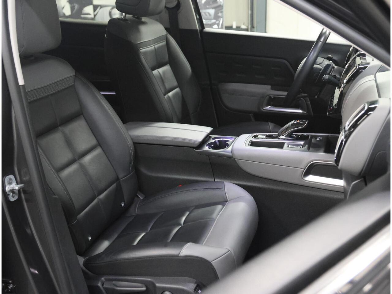 Citroen C5 Aircross 1.6 Plug-in Hybrid 225PK Shine | AppleCarPlay/AndroidAuto | 360'Camera | LEER | Glazen schuifdak | Cruise Control | 19''LMV | Stoelverwarming | Navigatie | Isofix | Privacy Glass | Elektrische Klep