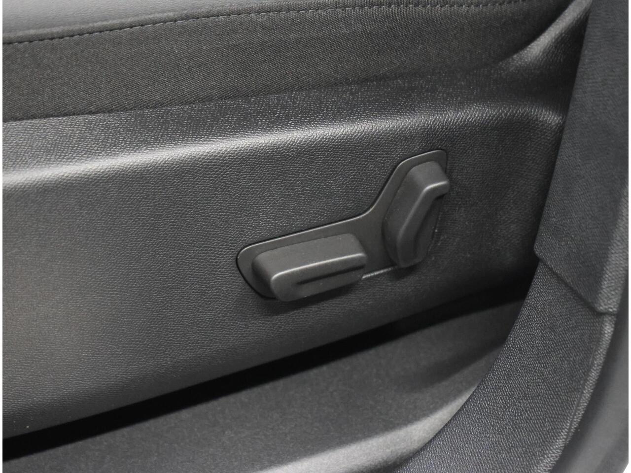 Citroen C5 Aircross 1.6 Plug-in Hybrid 225PK Shine | 1ste eigenaar | AppleCarPlay/AndroidAuto | Lederen Bekleding | StoelVerwarming | Cruise Control | Camera | Keyless Start | LED | Isofix | Privacy Glass |