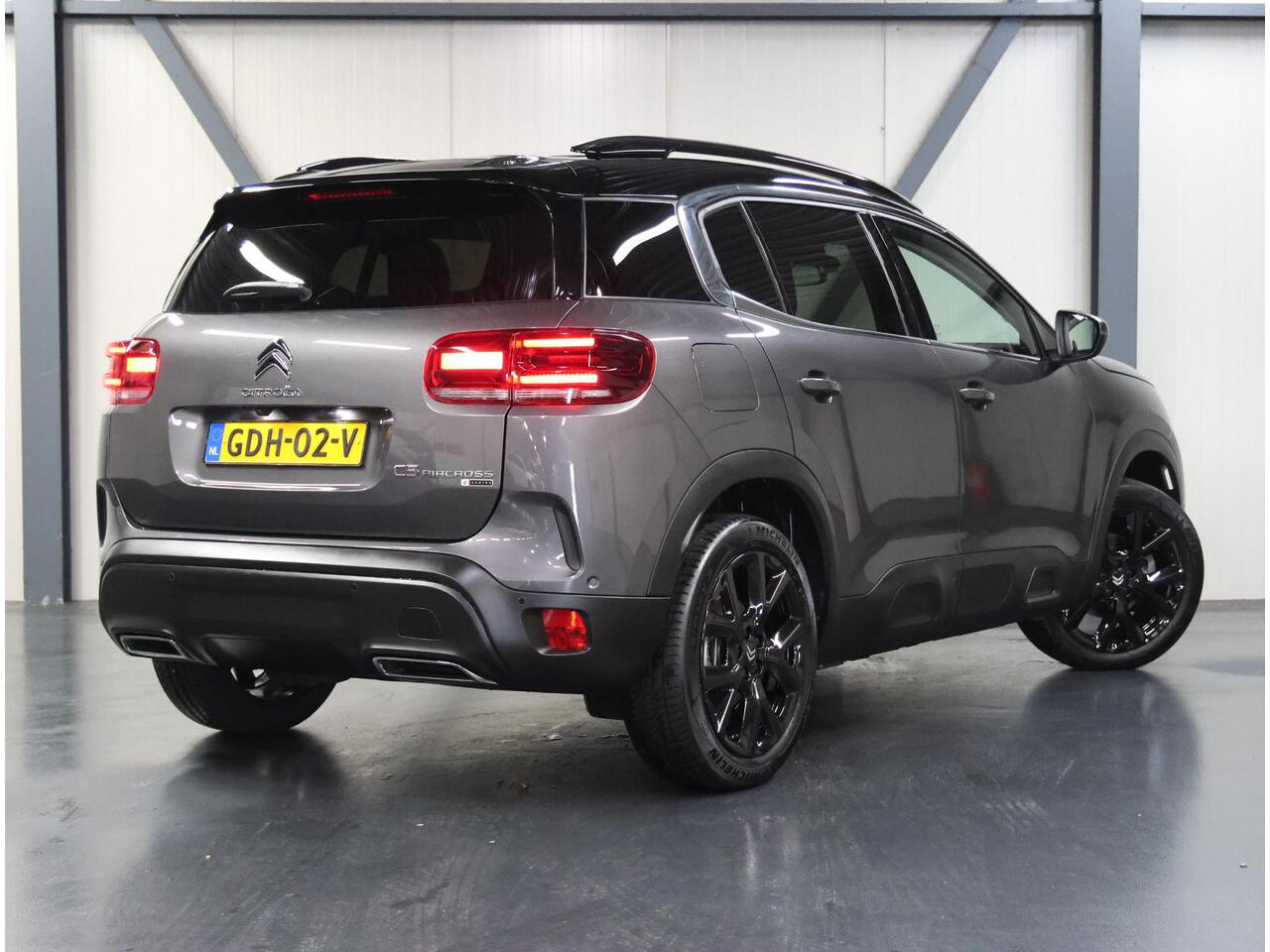 Citroen C5 Aircross 1.2 Hybrid 145PK ë-Series | AppleCarPlay/AndroidAuto | Camera | Cruise Control | 19''LMV | Stoelverwarming | Navigatie | Isofix | Privacy Glass | Two-Tone | Parkeersensoren |