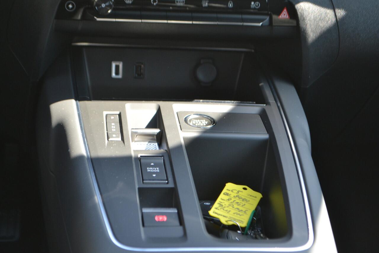 Citroen C5 Aircross 1.6 Plug-in Hybrid 225pk Max I AUTOMAAT I PANORAMADAK I NAVIGATIE I ACHTERUITRIJCAMERA I PARKEERSENSOREN VOOR & ACHTER I EL. ACHTERKLEP I L.M. VELGEN I LEDER + ALCANTARA BEKLEDING I MAX AANHANGERGEWICHT 1.300 KG GEREMD I