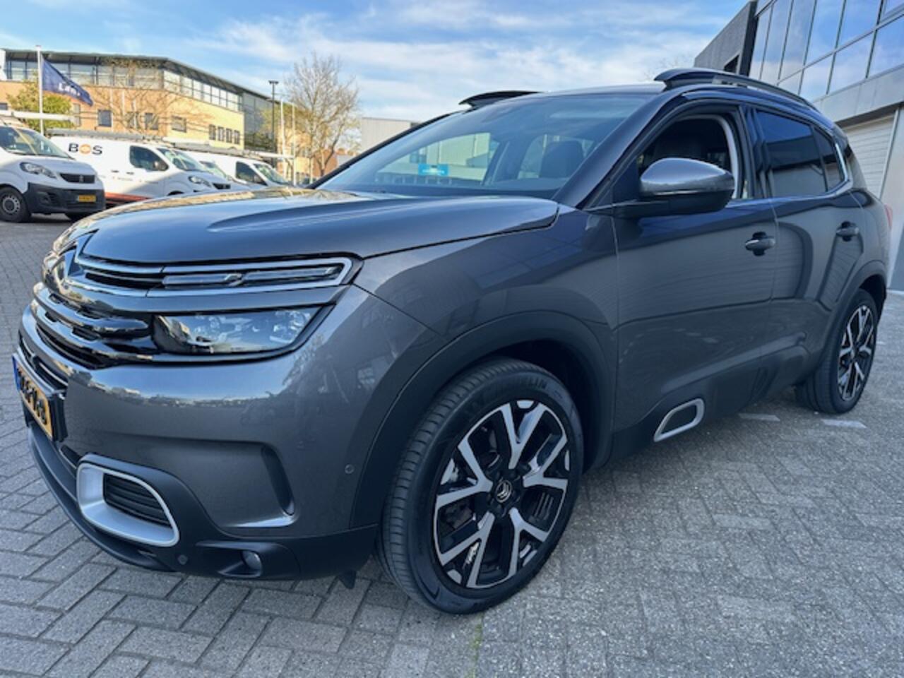 Citroen C5 Aircross 1.2 PureTech Shine 130PK Volle uitvoering 4 nw. banden Staat nu in Spanje bij Valencia - Ontinyent