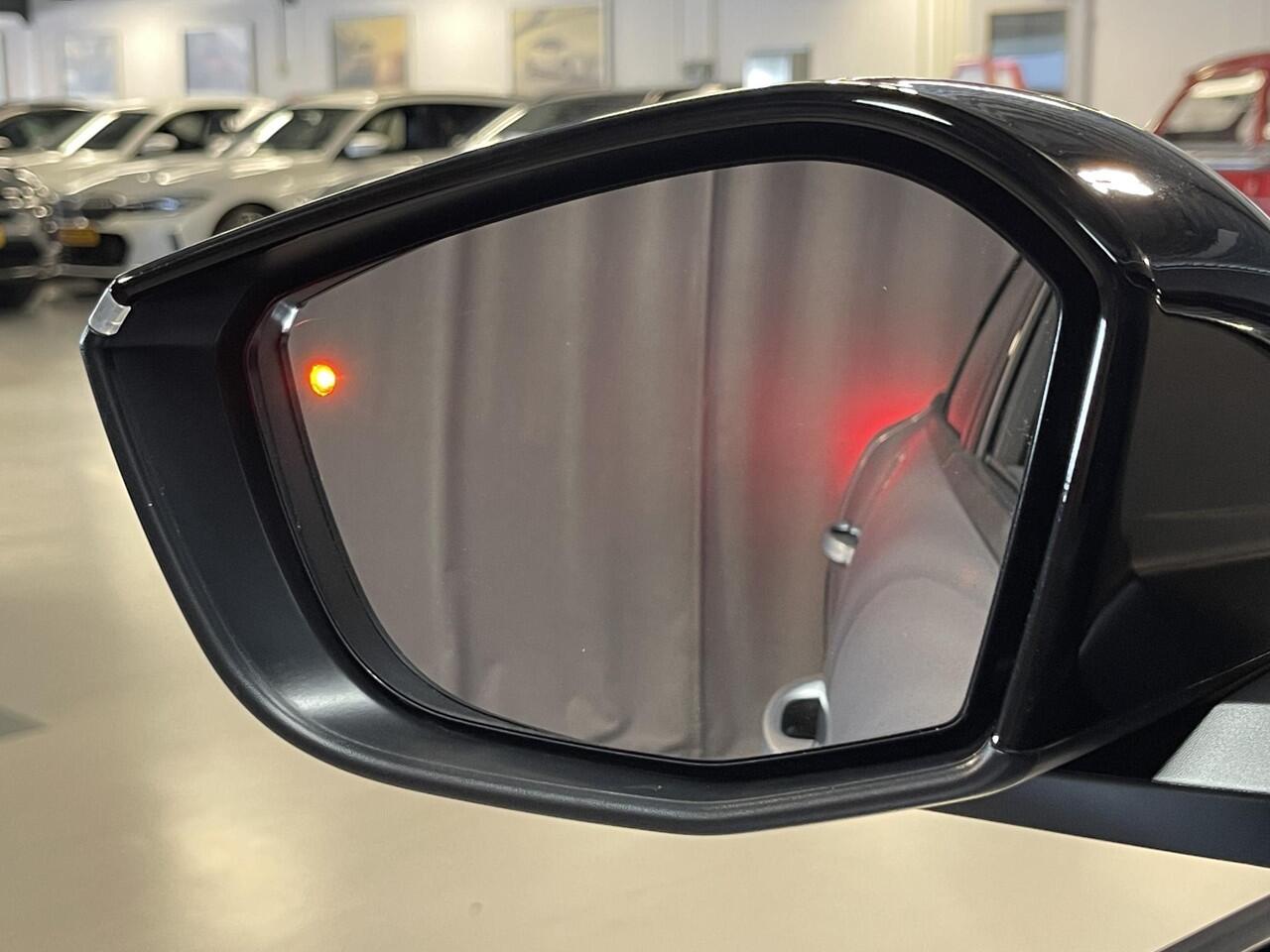 Citroen C5 X 1.6 Plug-in Hybrid Shine 19''/Leder/Dodehoek/Head-up display/Keyless/Stuur+stoelverwarming/Voorruitverwarming/DAB+/Camera