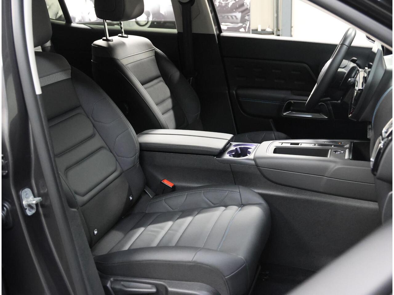 Citroen C5 Aircross 1.6 Plug-in Hybrid 225PK Shine | AppleCarPlay/AndroidAuto | Lederen Bekleding | Cruise Control | Camera | Navigatie | Keyless Start | FULL LED | Stoelverwarming | Privacy Glass | Isofix |