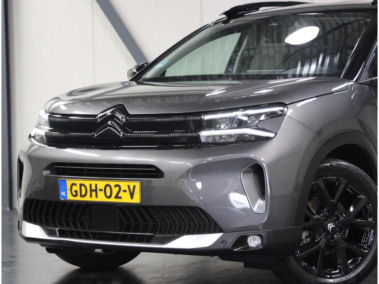 Citroen C5 Aircross 1.2 Hybrid 145PK ë-Series | AppleCarPlay/AndroidAuto | Camera | Cruise Control | 19''LMV | Stoelverwarming | Navigatie | Isofix | Privacy Glass | Two-Tone | Parkeersensoren |