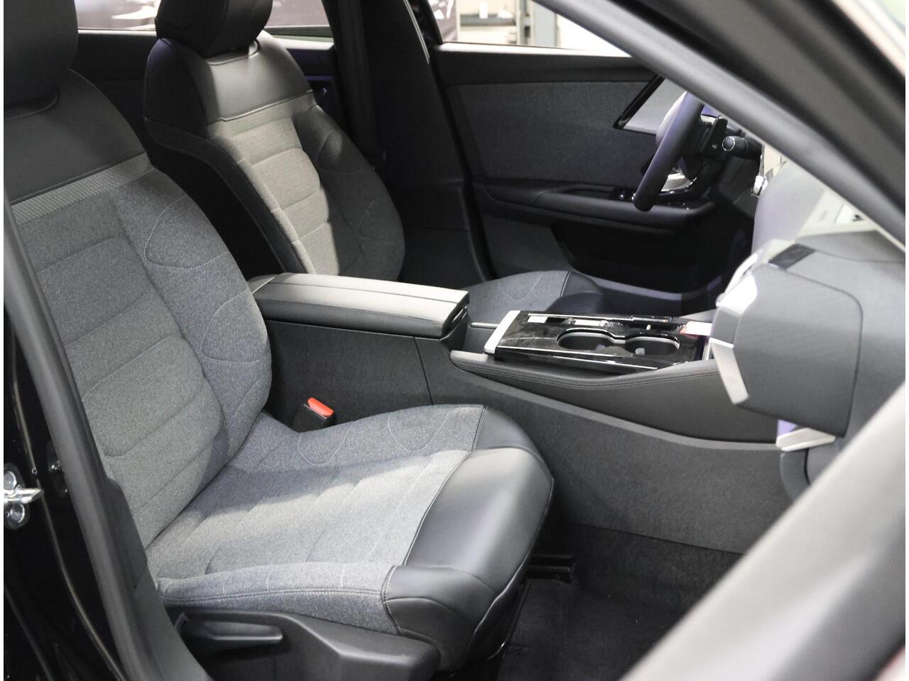 Citroen C5 X You 130PK AUTOMAAT | AppleCarPlay/AndroidAuto | LEER/Stoffebekleding | StoelVerwarming | Camera | Navigatie | Adaptive Cruise Control | Climate Control | Keyless entry | Privacy Glass | Isofix |