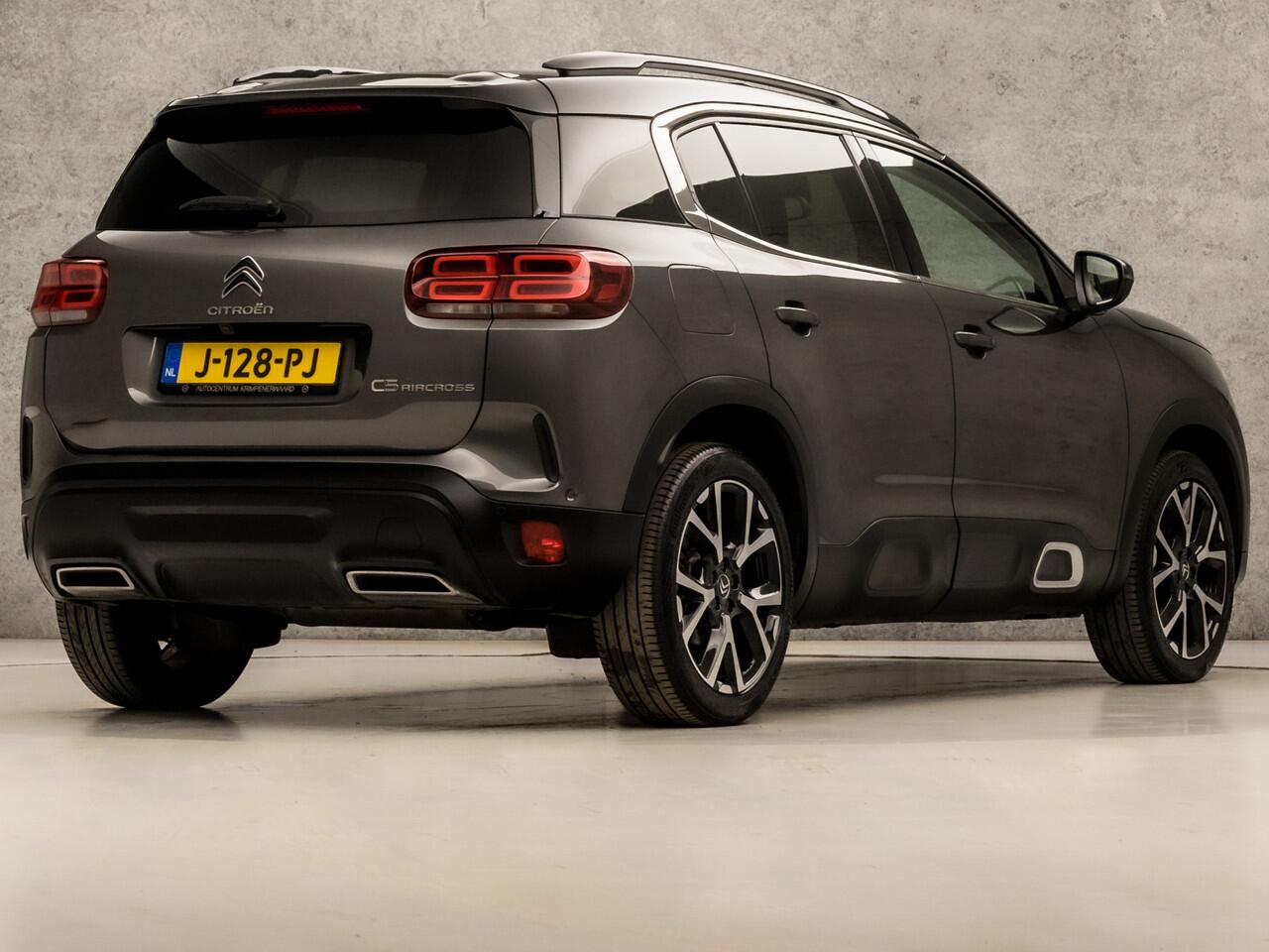 Citroen C5 Aircross 1.2 PureTech Sport Automaat (PANORAMADAK, APPLE CARPLAY, GROOT NAVI, 360 CAMERA, LEDER, SPORTSTOELEN, STOELVERWARMING, GETINT GLAS, ADAPTIVE CRUISE, ELEK ACHTERKLEP, NIEUWSTAAT)