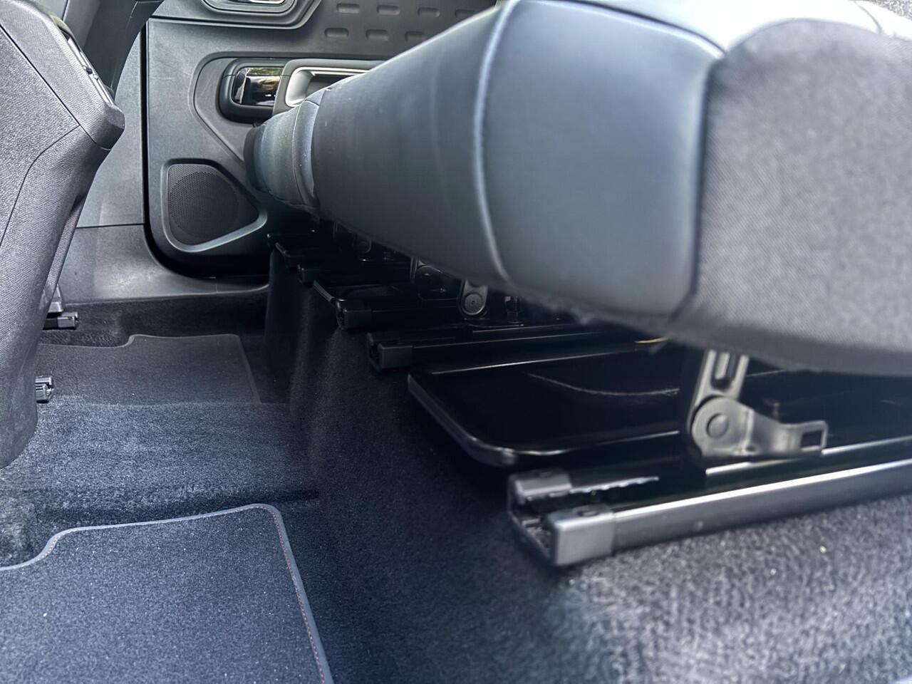 Citroen C5 Aircross C-Series Feel Pack 1.6 HYbrid PHEV 225pk e-EAT8 | TWO-TONE PARELMOER | NAVI | CAMERA | KEYLESS ENTRY | STOELVERW. | ADAPTIVE CRUISE | DODEHOEKBEW.