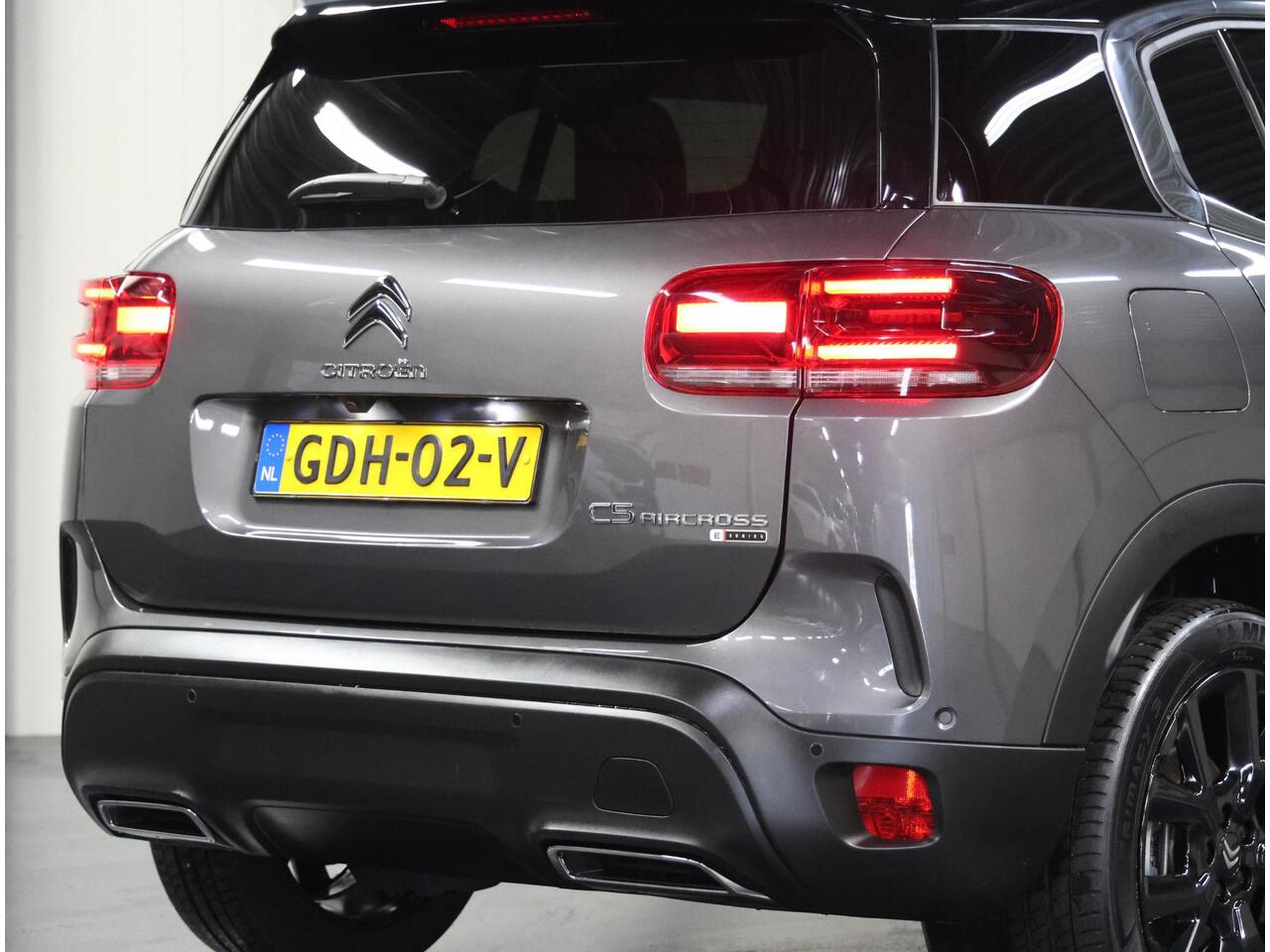 Citroen C5 Aircross 1.2 Hybrid 145PK ë-Series | AppleCarPlay/AndroidAuto | Camera | Cruise Control | 19''LMV | Stoelverwarming | Navigatie | Isofix | Privacy Glass | Two-Tone | Parkeersensoren |