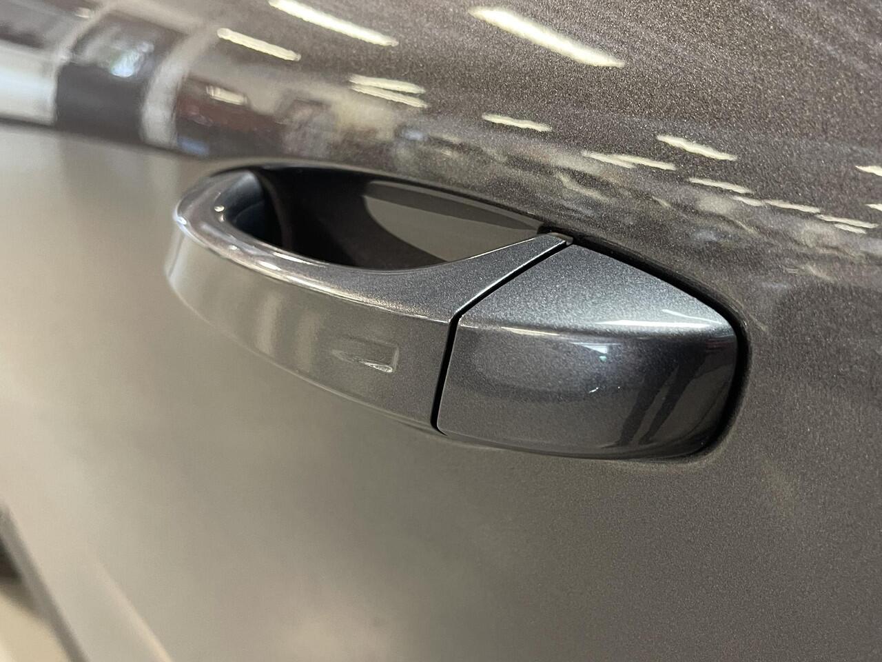 Citroen C5 X 1.6 Plug-in Hybrid 225 Feel 19"/Stoelverwarming/Camera/Navigatie/Apple Carplay & Android Auto