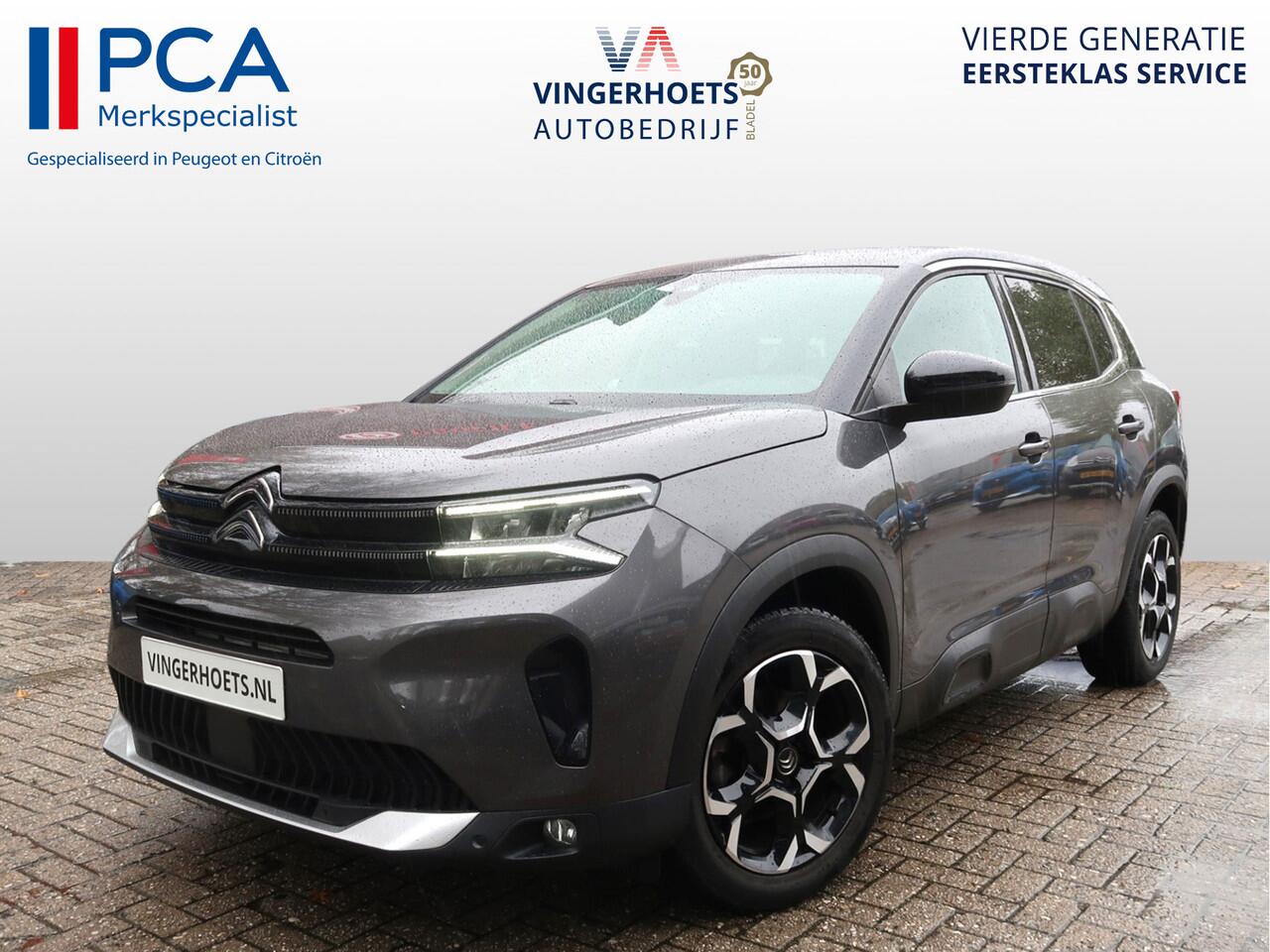 Citroen C5 Aircross 130 Pk. *** Automaat *** Feel Edition 100% Benzine * Nieuw Type * Keyless Entry & Start Button * 3 Stoelen 2e zitrij * Speciale Bekleding * L.M. Velgen * Climate & Cruise Control * Navigatie en Spotify via Apple Car Play of Android Auto * Vingerh
