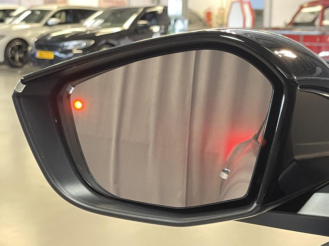 Citroen C5 X 1.6 Plug-in Hybrid 225 Shine 19''/Trekhaak/Leder/Dodehoek/Head-up Display/Keyles/Stuur+stoelverwarming/Voorruitverwarming/DAB+/Camera