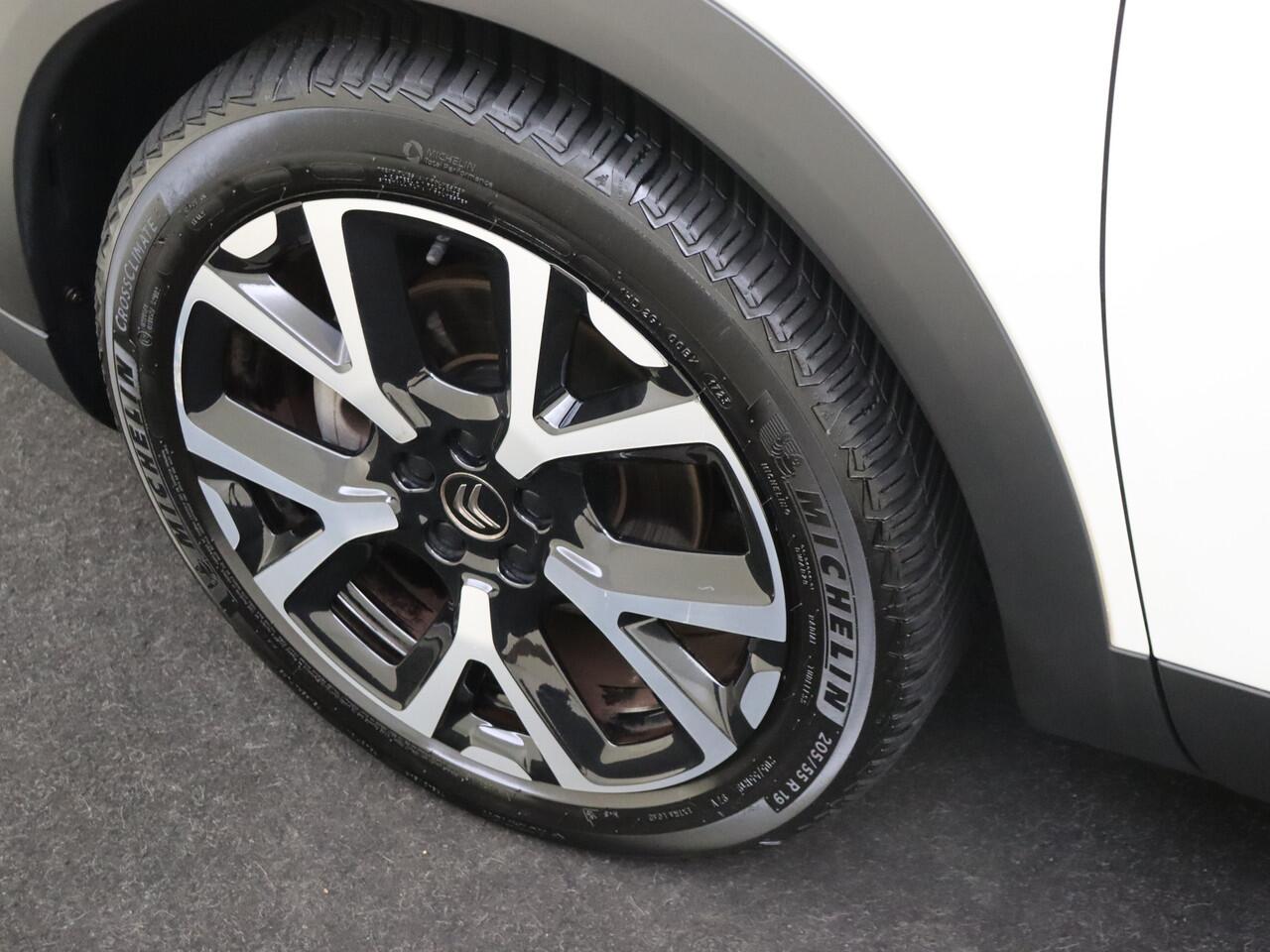 Citroen C5 Aircross 1.6 PureTech Business Plus | Elektrisch bedienbaar panoramadak | Elektrisch bedienbare achterklep | Verstelbare lendensteunen | Achteruitrijcamera |