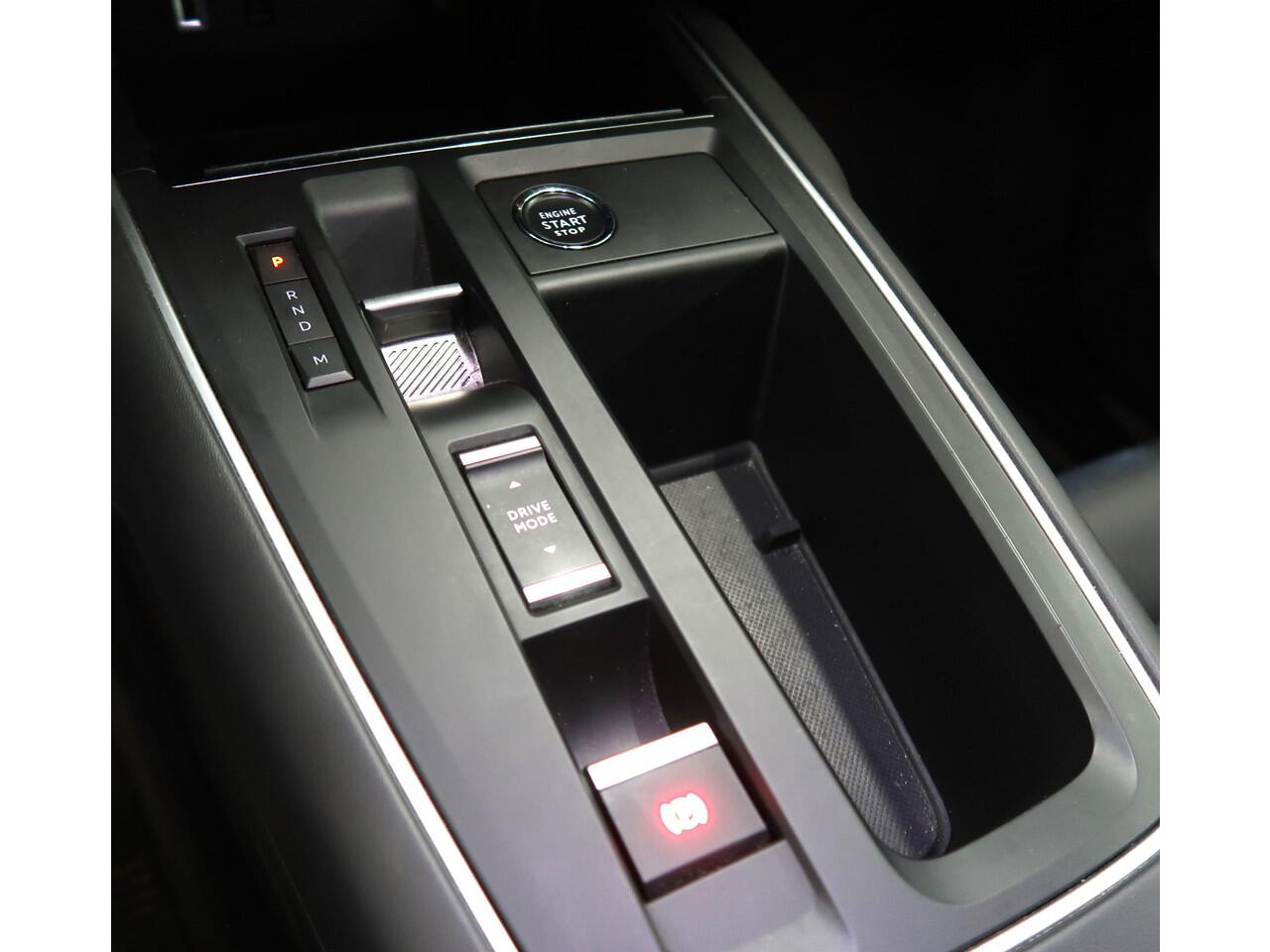 Citroen C5 Aircross 130 Pk. *** Automaat *** Feel Edition 100% Benzine * Nieuw Type * Keyless Entry & Start Button * 3 Stoelen 2e zitrij * Speciale Bekleding * L.M. Velgen * Climate & Cruise Control * Navigatie en Spotify via Apple Car Play of Android Auto * Vingerh