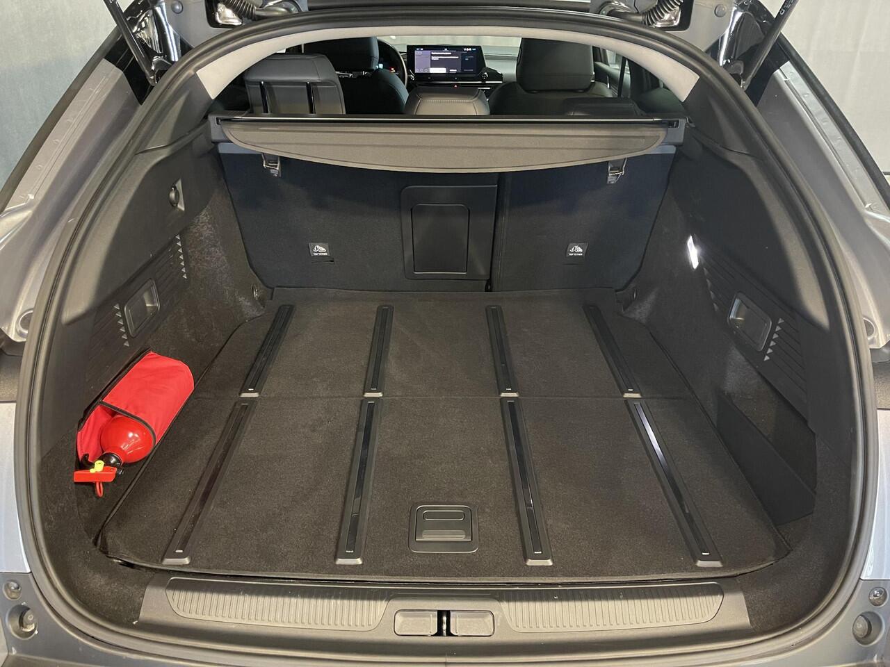 Citroen C5 X 1.6 Plug-in Hybrid 225 Shine 19''/Trekhaak/Leder/Dodehoek/Head-up Display/Keyles/Stuur+stoelverwarming/Voorruitverwarming/DAB+/Camera