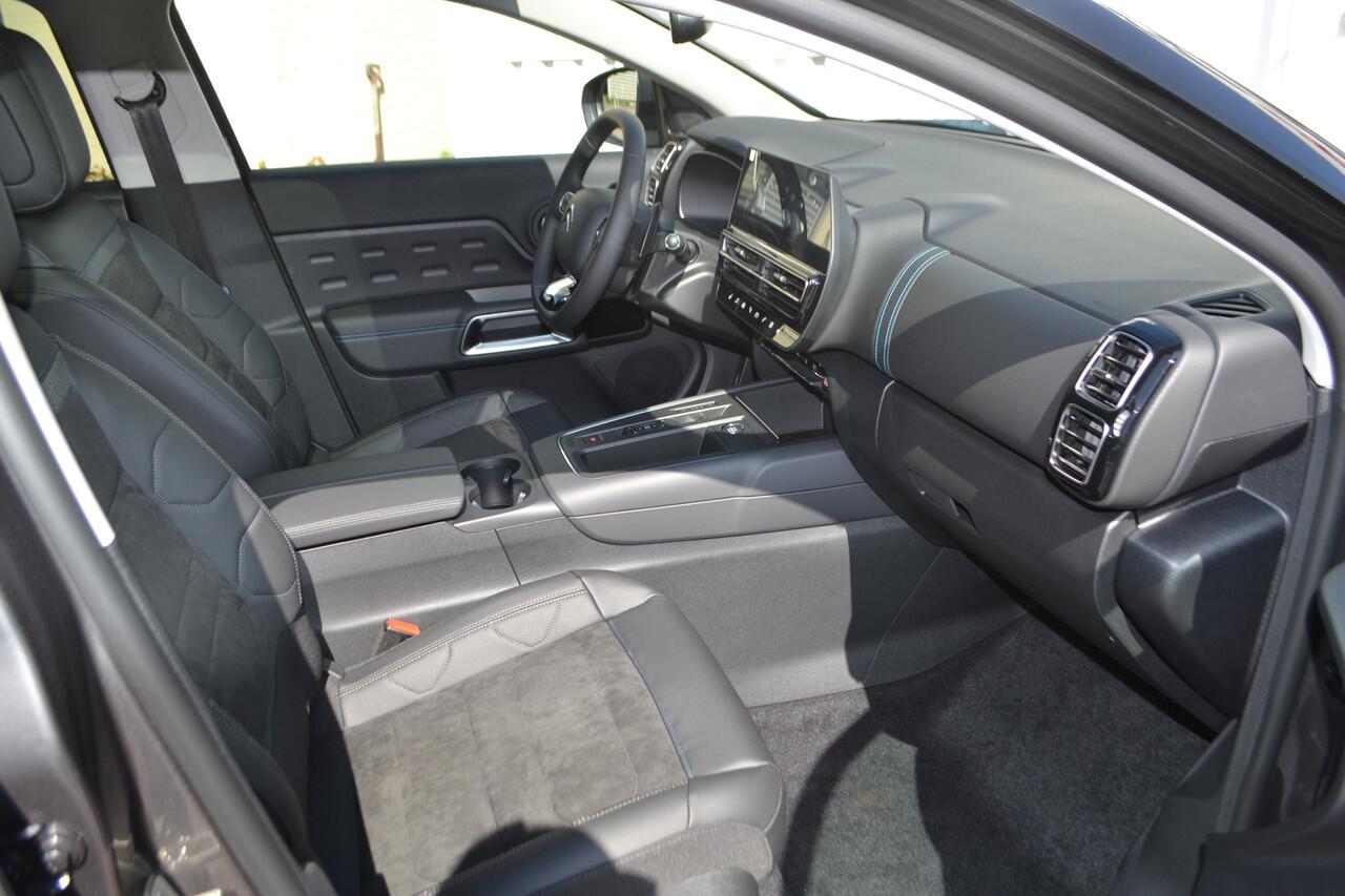 Citroen C5 Aircross 1.6 Plug-in Hybrid 225pk Max I AUTOMAAT I PANORAMADAK I NAVIGATIE I ACHTERUITRIJCAMERA I PARKEERSENSOREN VOOR & ACHTER I EL. ACHTERKLEP I L.M. VELGEN I LEDER + ALCANTARA BEKLEDING I MAX AANHANGERGEWICHT 1.300 KG GEREMD I