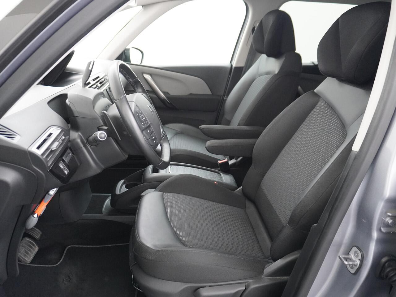 Citroen GRAND C4 PICASSO SpaceTourer T131pk AUT-8 7-Pers. Apple Carplay Android Auto Camera Navi Pdc Keyless Stoelverwarming DAB Cruise Control Pdc Ecc Bluetooth Usb Led Isofix Lmv PureTech Shine Origineel Nederlandse Auto