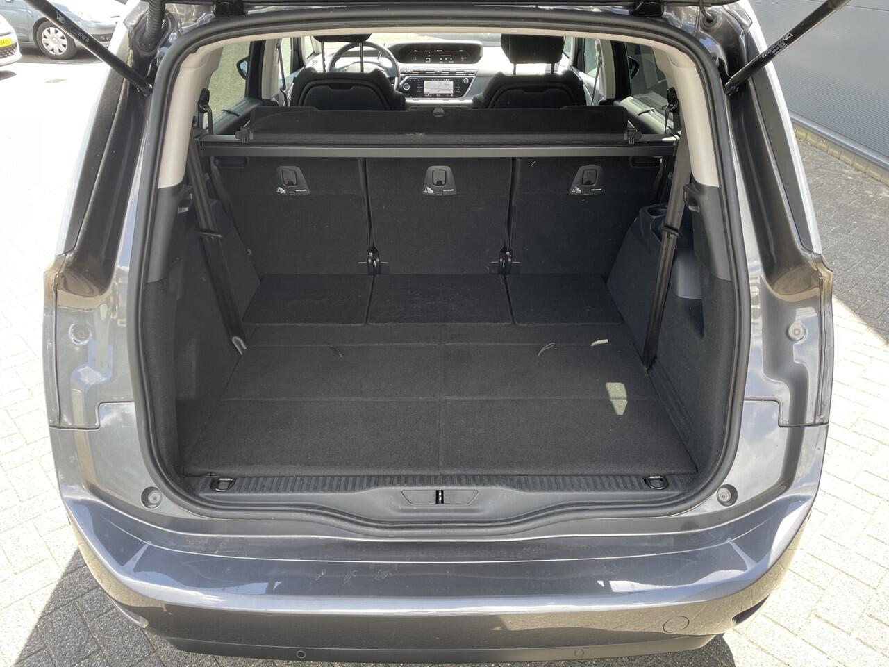 Citroen GRAND C4 PICASSO SpaceTourer 130pk Shine (Camera - Keyless Entry - Parkeersensoren V+A - Dodehoek detectie - Automatisch Parkeren - Navigatie - Apple Carplay)