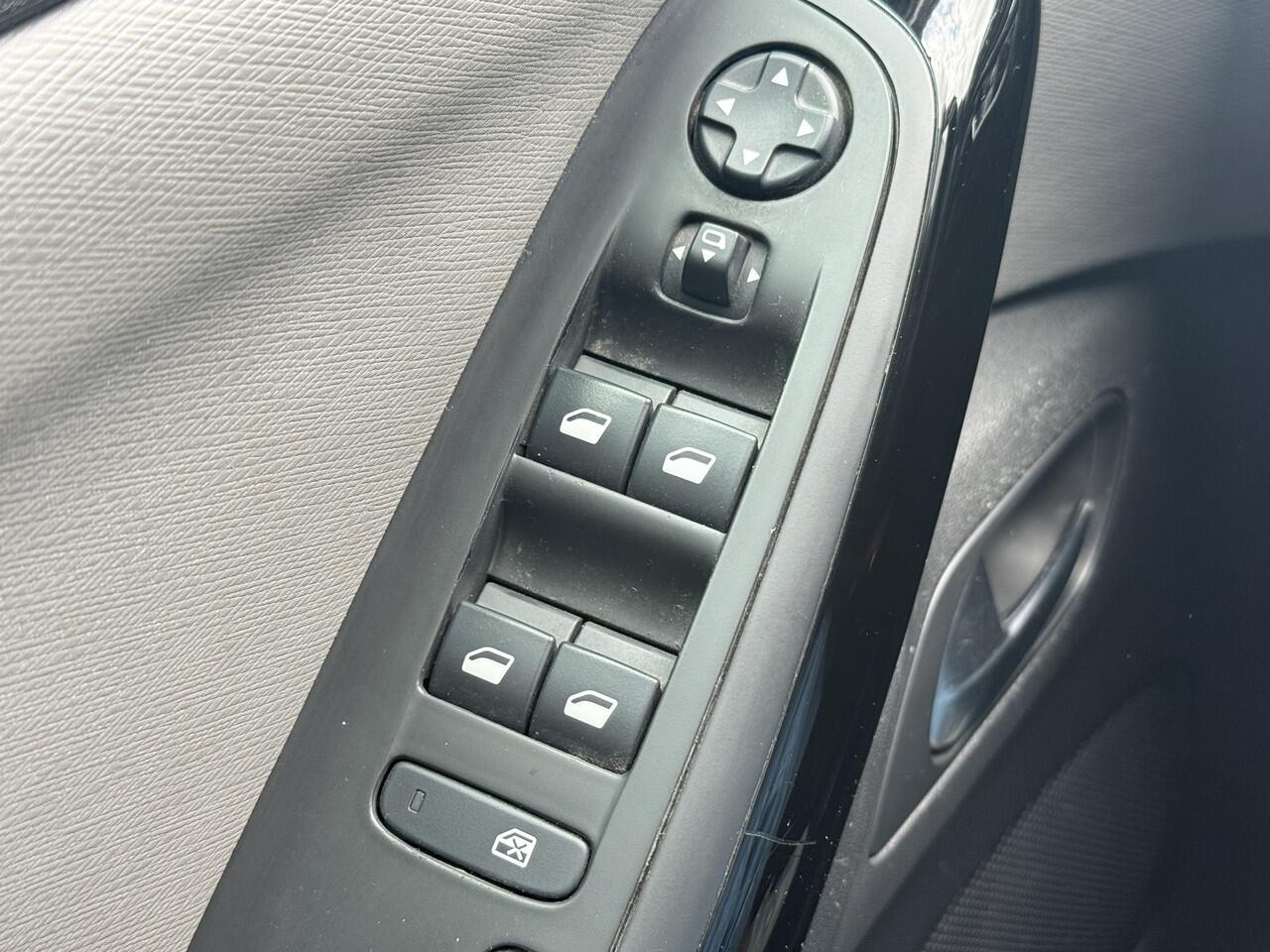 Citroen GRAND C4 PICASSO SpaceTourer BWJ 2019 1.2 131 PK Feel 7 PERS. / PANO. VOORRUIT | CLIMA | CRUISE | NAVI | BLUETOOTH | PDC | MULTIFUNCT. STUUR