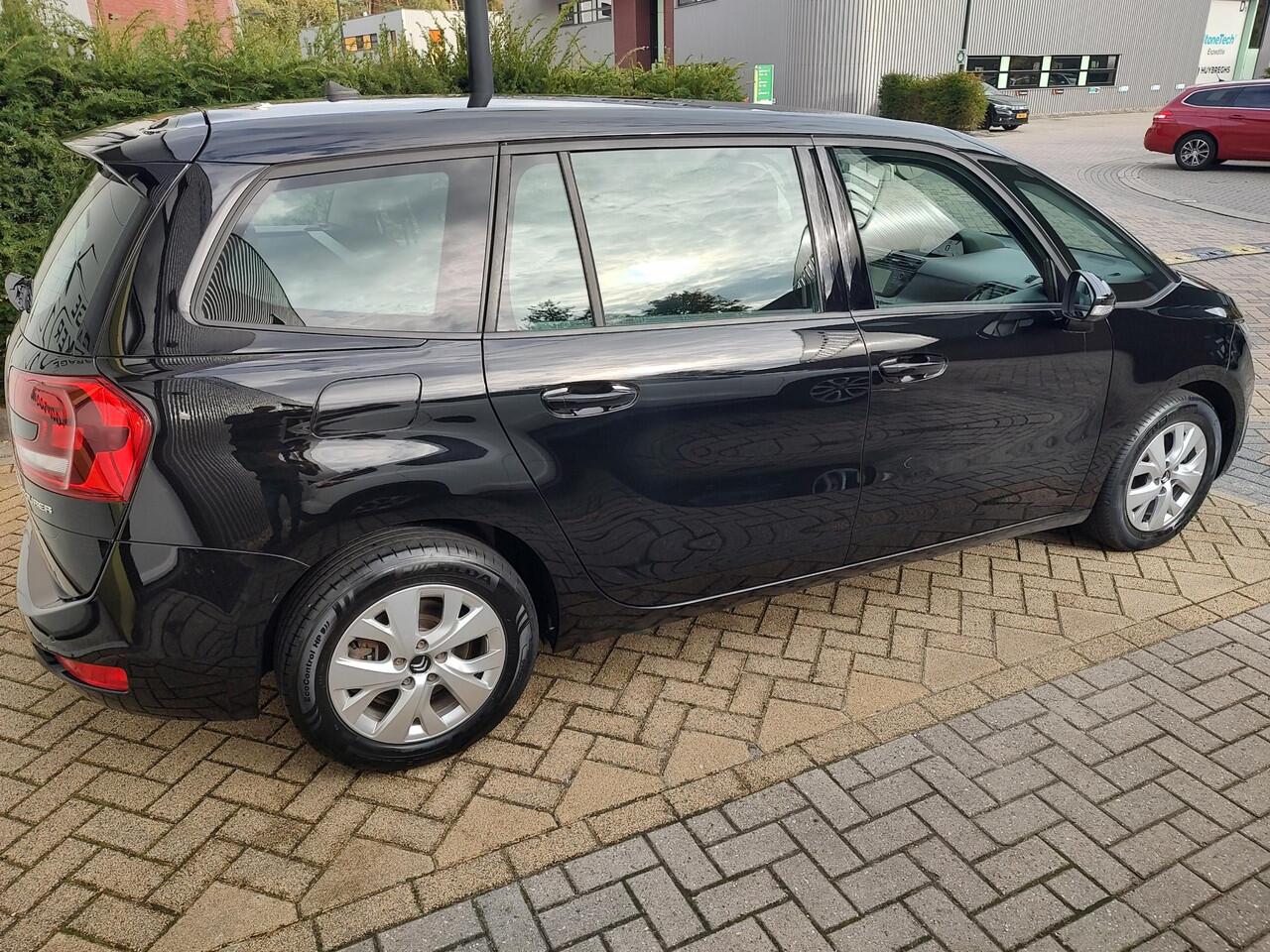 Citroen GRAND C4 PICASSO SpaceTourer 1.2 PureTech Business 7-Persoons Navi-Carplay Stoelverwarming Cruise-Control Nieuwe Distriburieriem