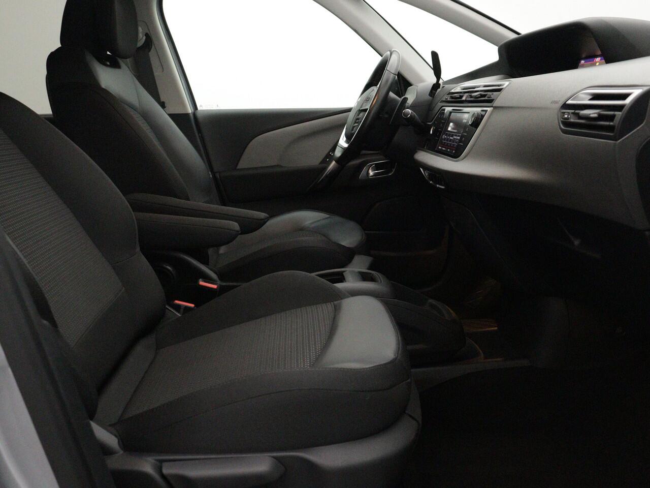 Citroen GRAND C4 PICASSO SpaceTourer 130 PK Automaat Shine | Rijklaar | Parkeersensoren rondom | Camera achter |