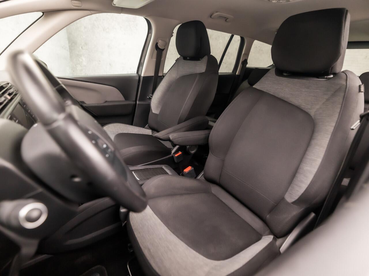 Citroen GRAND C4 PICASSO SpaceTourer 1.2 PureTech Sport 7 Persoons (APPLE CARPLAY, GROOT NAVI, CAMERA, KEYLESS, SPORTSTOELEN, GETINT GLAS, TREKHAAK, DAB+, NIEUWE APK, NIEUWSTAAT)