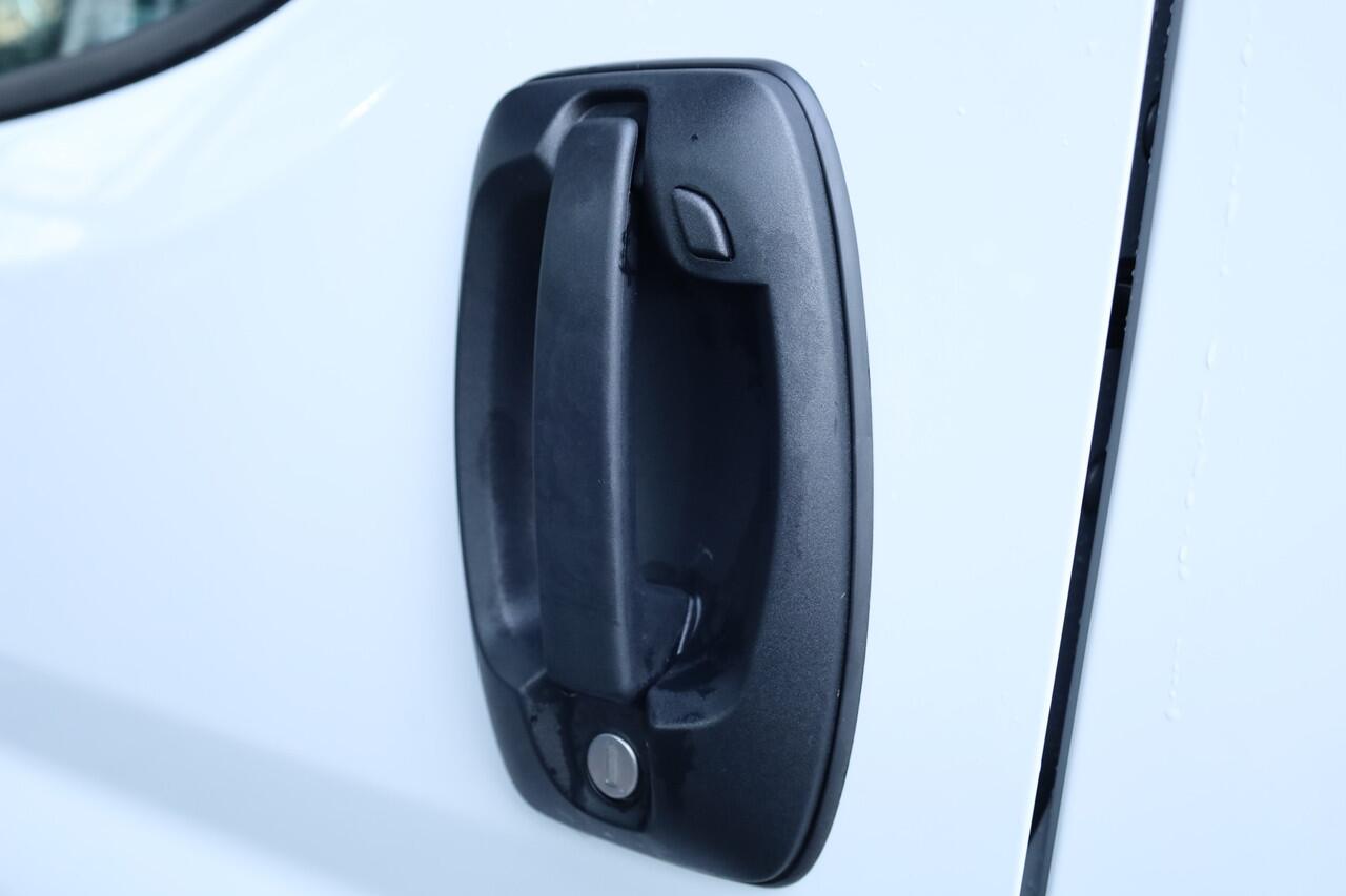 Citroen JUMPER 2.2 BlueHDi 140pk L2H2 3.5t | Automaat | ZWART | Navi | Camera | Adapt.Cruise | Apple Carplay | Smart Key