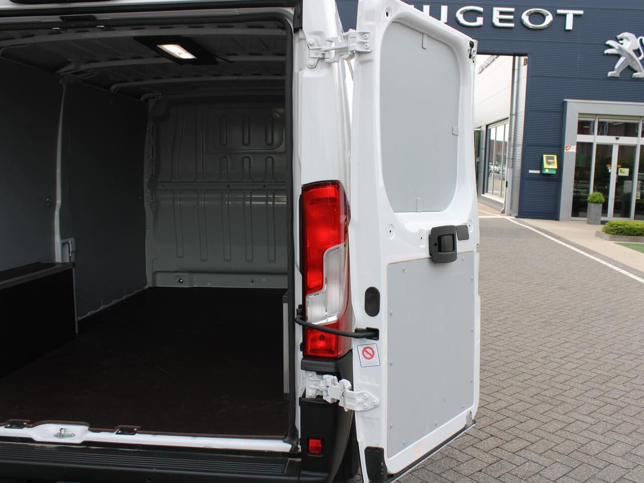 Citroen JUMPER 2.2 BlueHDi 120PK S&S L2H1 3.0t Trekhaak, Navigatie, Achteruitrijcamera, Cruise Control, Airco, Dodehoek Detectie