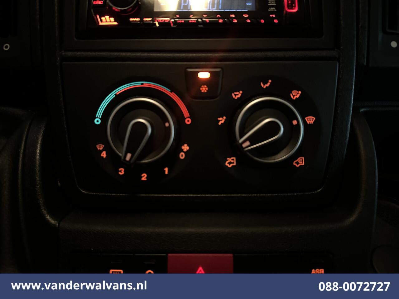 Citroen JUMPER 2.2 BlueHDi 141pk Bakwagen Laadklep Euro6 Airco | 1075kg laadvermogen Bijrijdersbank