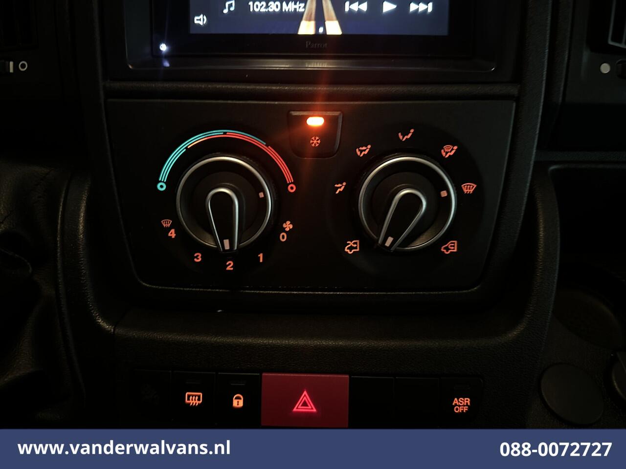 Citroen JUMPER 2.2 BlueHDi 141pk Bakwagen Laadklep Euro6 Airco | Camera | Cruisecontrol | 1020kg laadvermogen Bijrijdersbank