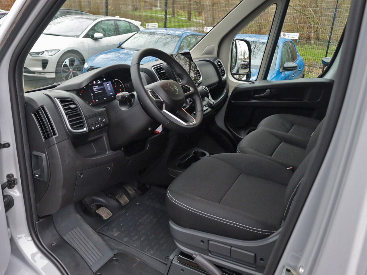 Citroen JUMPER 2.2 BlueHDi 140pk L3H2 3.5t Zwaar | Rijklaar | Operational lease 48 mnd / 20.000km p.j. voor ¤. 765,- ex. BTW per maand | Apple Carplay | Trekhaak | 2.9% Financial Lease |