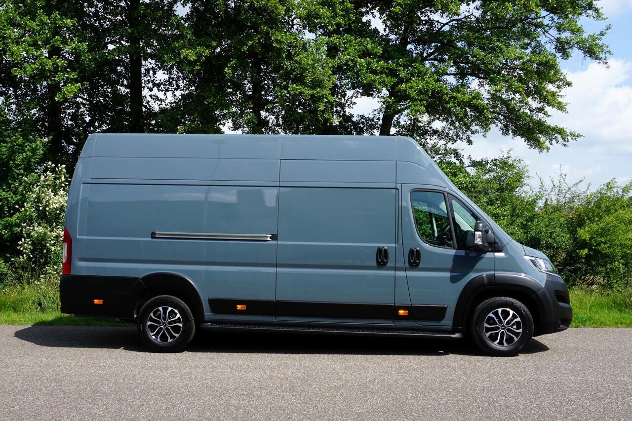 Citroen JUMPER 2.2 BlueHDi 165 L4H3 Zwaar 3.5t Nieuw |Camera |Cruise |Carplay |Airco |Parkeersensoren |Dode-hoek detectie |Extra hoog en lang |Mooie camperbasis |BPM Voordeel |165 pk |Thunder grijs