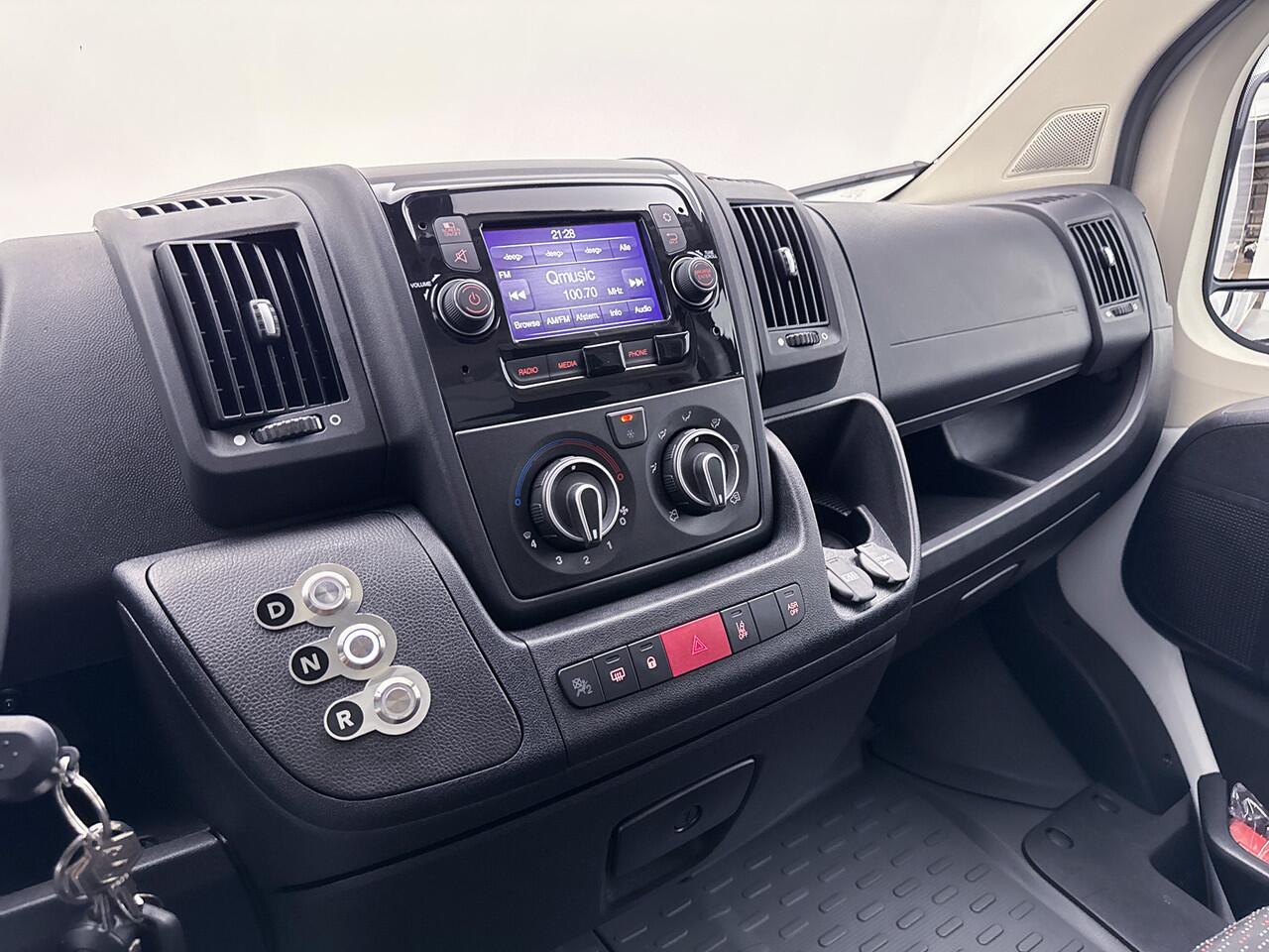 Citroen JUMPER e-Jumper 435 L3 Club 75 kWh Bakwagen Elektrisch 270km actieradius Navigatie Bindrails Meubelbak