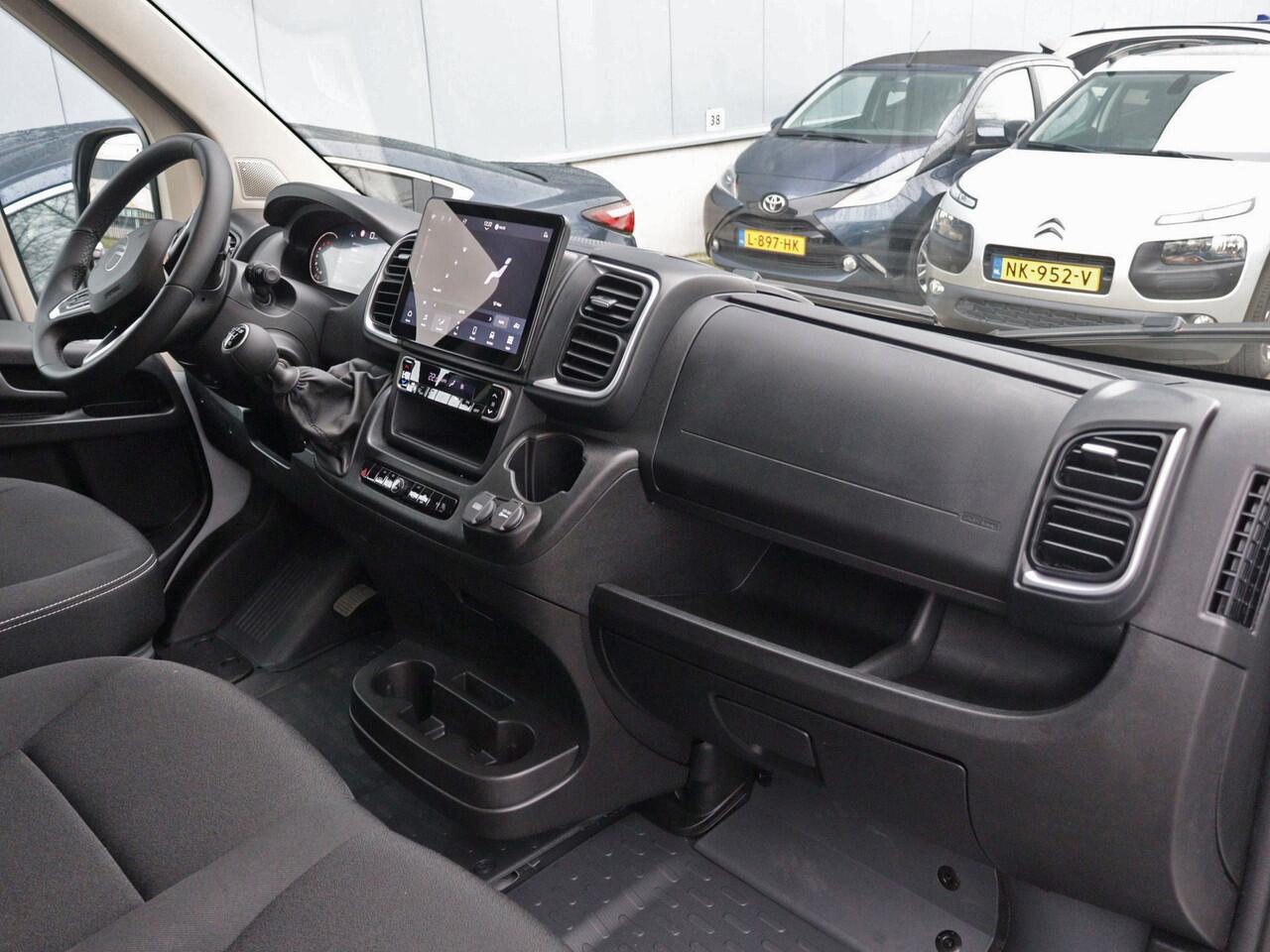 Citroen JUMPER 2.2 BlueHDi 140pk L3H2 3.5t Zwaar | Rijklaar | Operational lease 48 mnd / 20.000km p.j. voor ¤. 765,- ex. BTW per maand | Apple Carplay | Trekhaak | 2.9% Financial Lease |