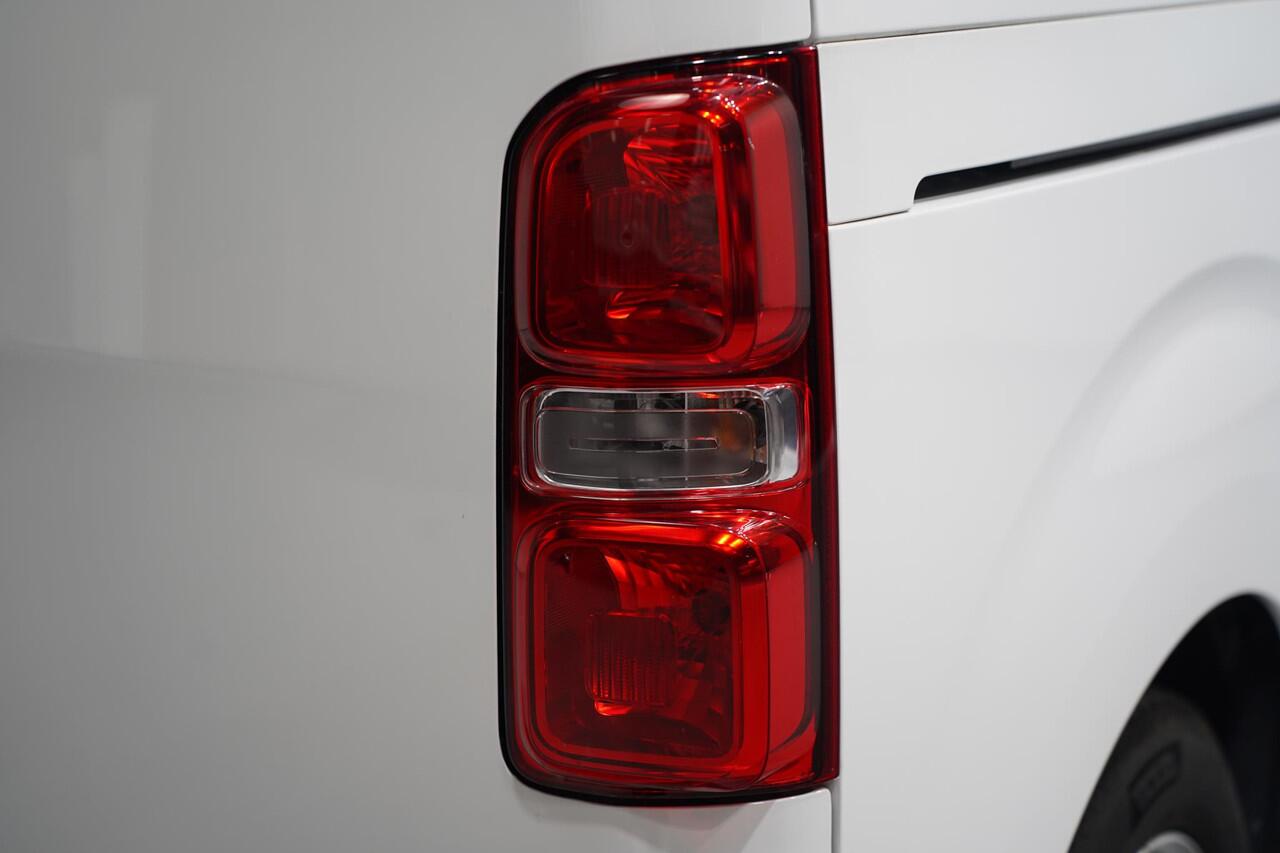 Citroen JUMPY 1.5 HDI 120 pk L2H1 Navi, Airco, Cruise Control Laadruimte Pakket, PDC achter, Sidebars, 3-Zits