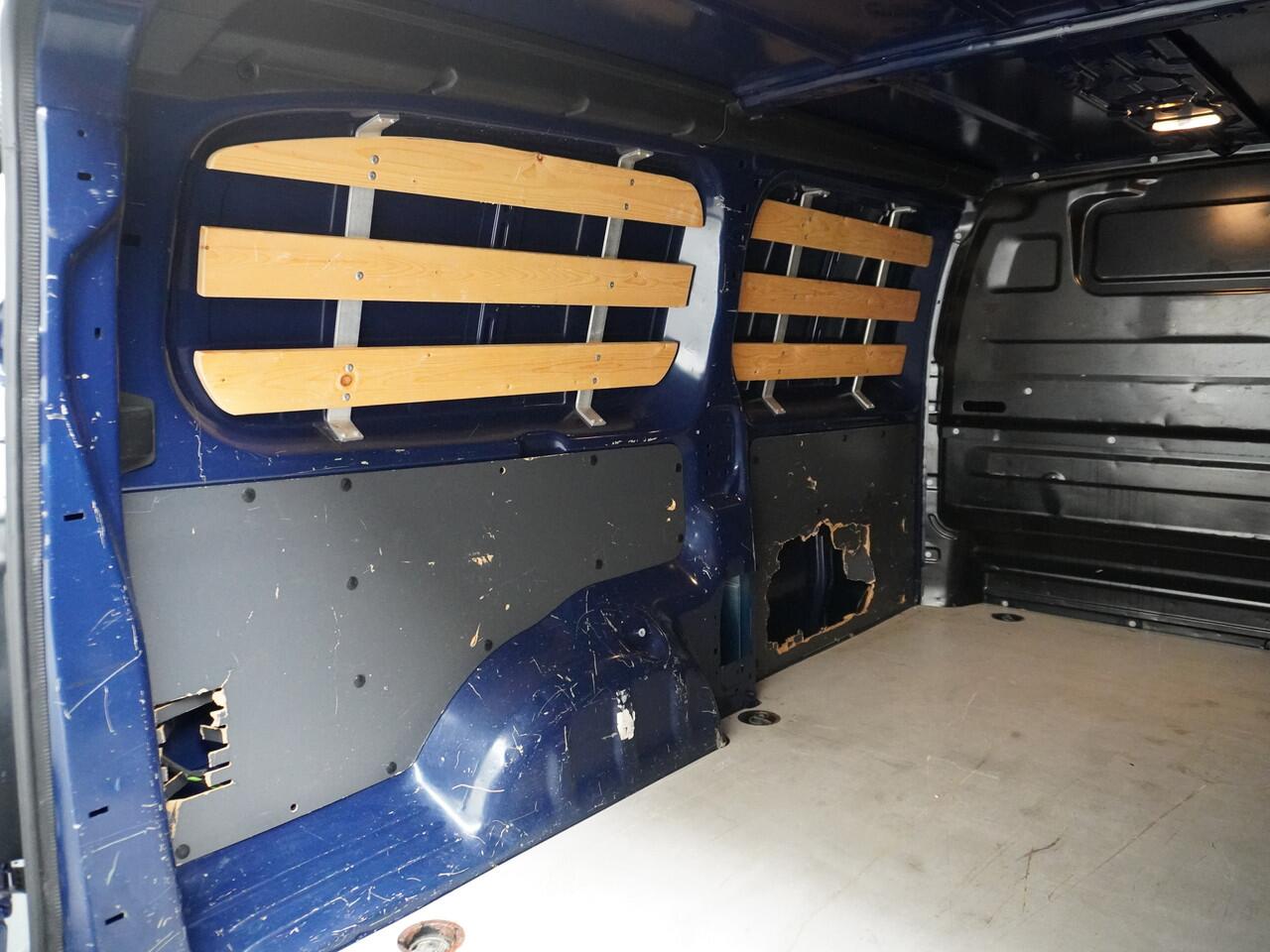 Citroen JUMPY 2.0HDI 123PK AUT-8 H1L3 120 XL 3-P Airco Cruise Control 3 persoons Schuifdeur Betonplex Lat om Lat betimmering Achterdeuren Bluetooth Euro 6